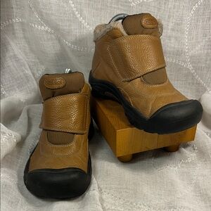 Keen velcro leather ankle booties